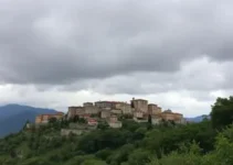 Castanhal com muitas nuvens e pancadas de chuva