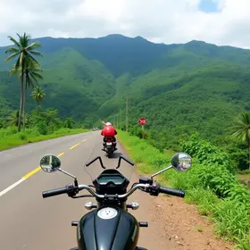 passageiro viaja de moto sentado em saca de caroços de açaí